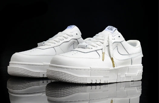 Les baskets Nike Air Max Pixel Femme incarnent une élégance contemporaine et un design moderniste qui captivent immédiatement.