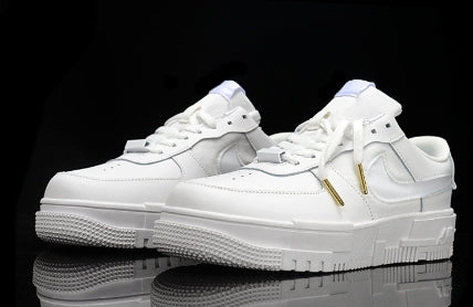 Les baskets Nike Air Max Pixel Femme incarnent une élégance contemporaine et un design moderniste qui captivent immédiatement.