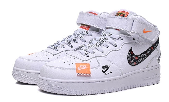 Premièrement : Les baskets Nike Air Force 1 High Femme réinventent la silhouette classique avec un design montant emblématique.