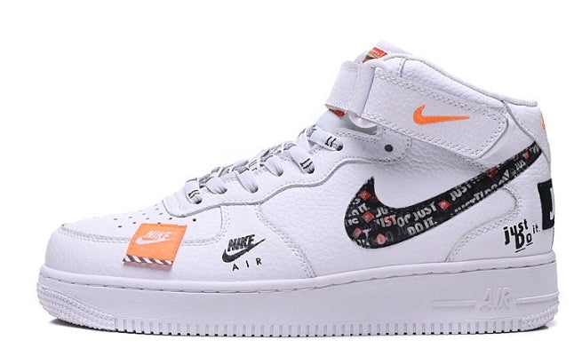 Premièrement : Les baskets Nike Air Force 1 High Femme réinventent la silhouette classique avec un design montant emblématique.