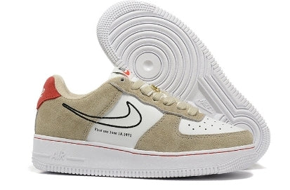 Premièrement : Les baskets Nike Air Force 1 femme sont bien plus qu’une simple paire de baskets – elles incarnent un style légendaire, un confort exceptionnel et une polyvalence inégalée.