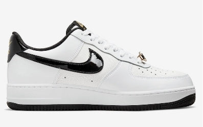 Premièrement : Les baskets Nike Air Force 1 femme sont bien plus qu’une simple paire de baskets – elles incarnent un style légendaire, un confort exceptionnel et une polyvalence inégalée.