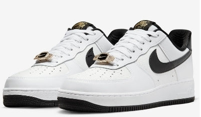 Premièrement : Les baskets Nike Air Force 1 femme sont bien plus qu’une simple paire de baskets – elles incarnent un style légendaire, un confort exceptionnel et une polyvalence inégalée.