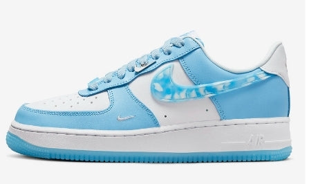 Premièrement : Les baskets Nike Air Force 1 femme sont bien plus qu’une simple paire de baskets – elles incarnent un style légendaire, un confort exceptionnel et une polyvalence inégalée.