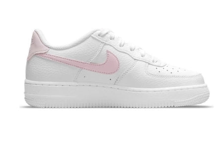 Premièrement : Les baskets Nike Air Force 1 Low femme incarnent l’alliance parfaite entre style intemporel et innovation technique.