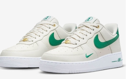 Premièrement : Les baskets Nike Air Force 1 Low femme incarnent l’alliance parfaite entre style intemporel et innovation technique.