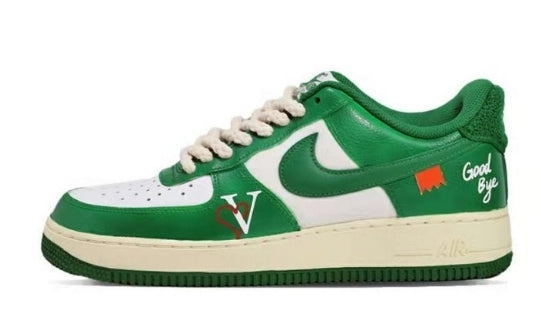 Premièrement : Les baskets Nike Air Force 1 Low femme incarnent l’alliance parfaite entre style intemporel et innovation technique.