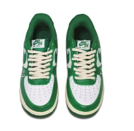 Premièrement : Les baskets Nike Air Force 1 Low femme incarnent l’alliance parfaite entre style intemporel et innovation technique.