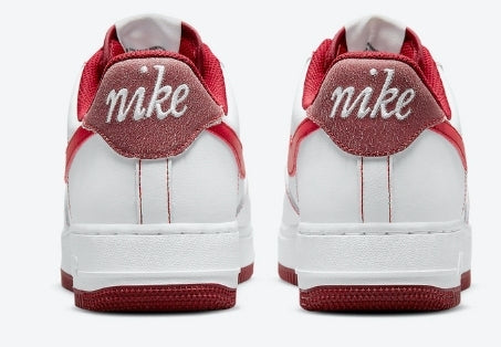 Premièrement : Les baskets Nike Air Force 1 Low femme incarnent l’alliance parfaite entre style intemporel et innovation technique.
