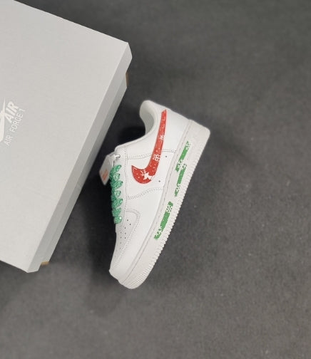 Premièrement : Les baskets Nike Air Force 1 femme sont bien plus qu’une simple paire de baskets – elles incarnent un style légendaire, un confort exceptionnel et une polyvalence inégalée.