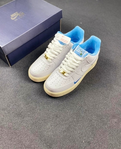 Premièrement : Les baskets Nike Air Force 1 femme sont bien plus qu’une simple paire de baskets – elles incarnent un style légendaire, un confort exceptionnel et une polyvalence inégalée.