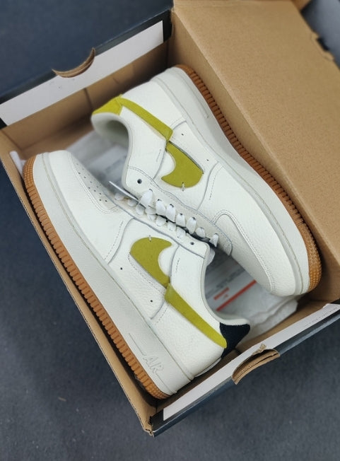 Premièrement : Les baskets Nike Air Force 1 femme sont bien plus qu’une simple paire de baskets – elles incarnent un style légendaire, un confort exceptionnel et une polyvalence inégalée.