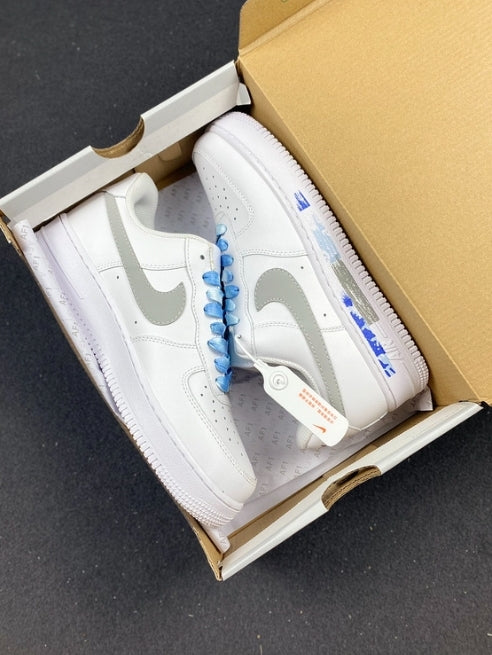 Premièrement : Les baskets Nike Air Force 1 femme sont bien plus qu’une simple paire de baskets – elles incarnent un style légendaire, un confort exceptionnel et une polyvalence inégalée.