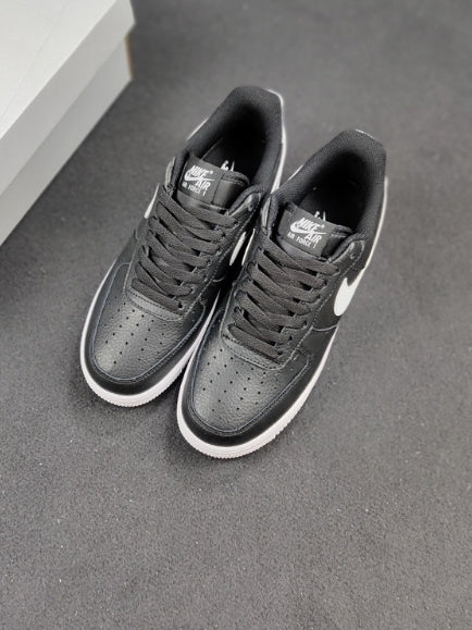 Premièrement : Les baskets Nike Air Force 1 femme sont bien plus qu’une simple paire de baskets – elles incarnent un style légendaire, un confort exceptionnel et une polyvalence inégalée.