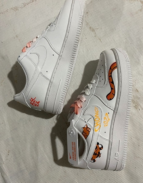 Premièrement : Les baskets Nike Air Force 1 femme sont bien plus qu’une simple paire de baskets – elles incarnent un style légendaire, un confort exceptionnel et une polyvalence inégalée.