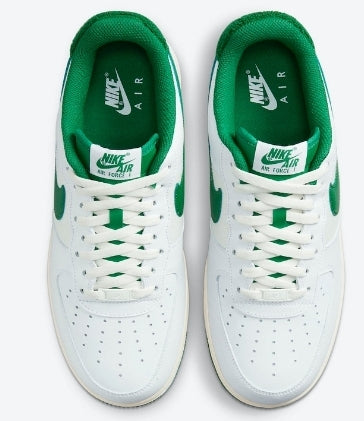 Premièrement : Les baskets Nike Air Force 1 femme sont bien plus qu’une simple paire de baskets – elles incarnent un style légendaire, un confort exceptionnel et une polyvalence inégalée.