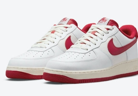 Premièrement : Les baskets Nike Air Force 1 femme sont bien plus qu’une simple paire de baskets – elles incarnent un style légendaire, un confort exceptionnel et une polyvalence inégalée.