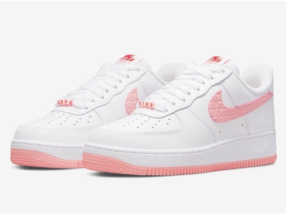 Premièrement : Les baskets Nike Air Force 1 Low femme incarnent l’alliance parfaite entre style intemporel et innovation technique.