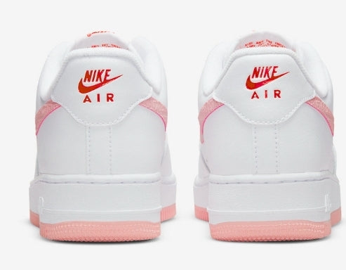 Premièrement : Les baskets Nike Air Force 1 Low femme incarnent l’alliance parfaite entre style intemporel et innovation technique.