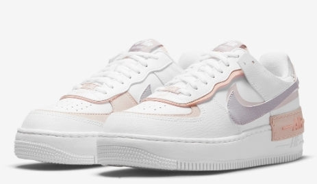 Premièrement : Les baskets Nike Air Force 1 femme sont bien plus qu’une simple paire de baskets – elles incarnent un style légendaire, un confort exceptionnel et une polyvalence inégalée.
