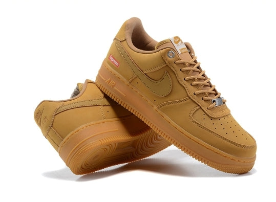 Premièrement : Les baskets Nike Air Force 1 Low femme incarnent l’alliance parfaite entre style intemporel et innovation technique.