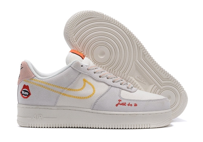 Premièrement : Les baskets Nike Air Force 1 Low femme incarnent l’alliance parfaite entre style intemporel et innovation technique.