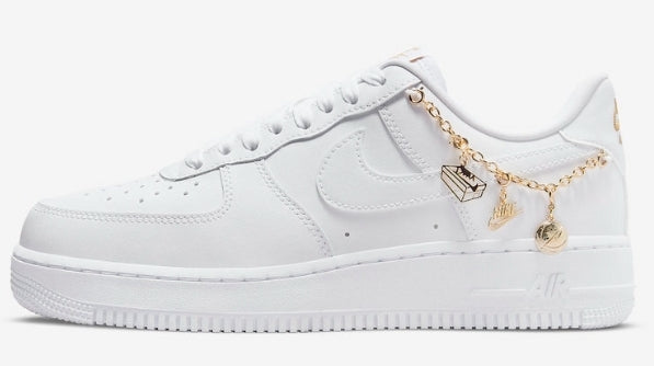 Premièrement : Les baskets Nike Air Force 1 Low femme incarnent l’alliance parfaite entre style intemporel et innovation technique.