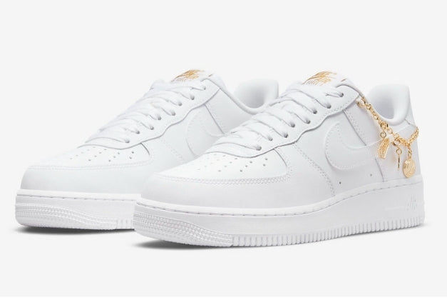 Premièrement : Les baskets Nike Air Force 1 Low femme incarnent l’alliance parfaite entre style intemporel et innovation technique.