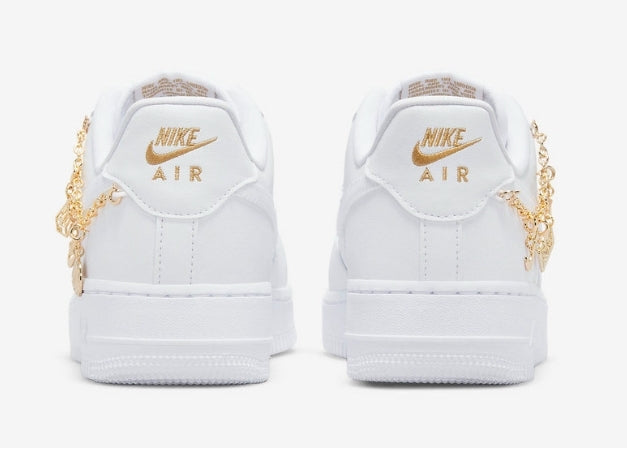 Premièrement : Les baskets Nike Air Force 1 Low femme incarnent l’alliance parfaite entre style intemporel et innovation technique.