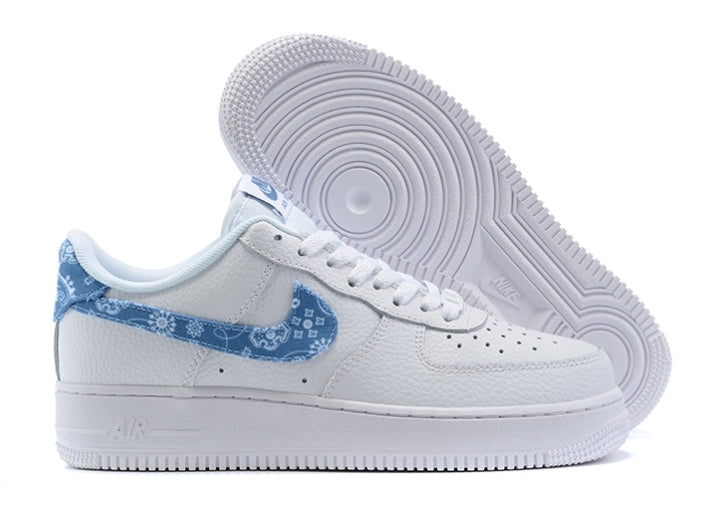 Premièrement : Les baskets Nike Air Force 1 femme sont bien plus qu’une simple paire de baskets – elles incarnent un style légendaire, un confort exceptionnel et une polyvalence inégalée.
