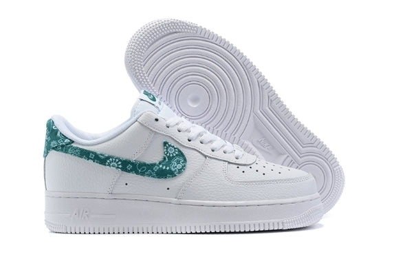 Premièrement : Les baskets Nike Air Force 1 femme sont bien plus qu’une simple paire de baskets – elles incarnent un style légendaire, un confort exceptionnel et une polyvalence inégalée.