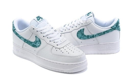 Premièrement : Les baskets Nike Air Force 1 femme sont bien plus qu’une simple paire de baskets – elles incarnent un style légendaire, un confort exceptionnel et une polyvalence inégalée.