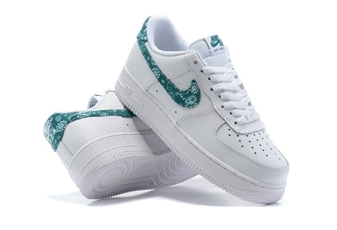 Premièrement : Les baskets Nike Air Force 1 femme sont bien plus qu’une simple paire de baskets – elles incarnent un style légendaire, un confort exceptionnel et une polyvalence inégalée.