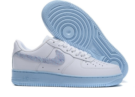 Premièrement : Les baskets Nike Air Force 1 femme sont bien plus qu’une simple paire de baskets – elles incarnent un style légendaire, un confort exceptionnel et une polyvalence inégalée.