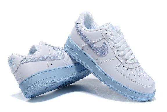 Premièrement : Les baskets Nike Air Force 1 femme sont bien plus qu’une simple paire de baskets – elles incarnent un style légendaire, un confort exceptionnel et une polyvalence inégalée.