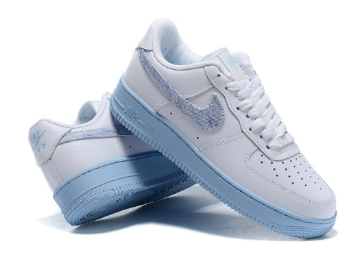 Premièrement : Les baskets Nike Air Force 1 femme sont bien plus qu’une simple paire de baskets – elles incarnent un style légendaire, un confort exceptionnel et une polyvalence inégalée.