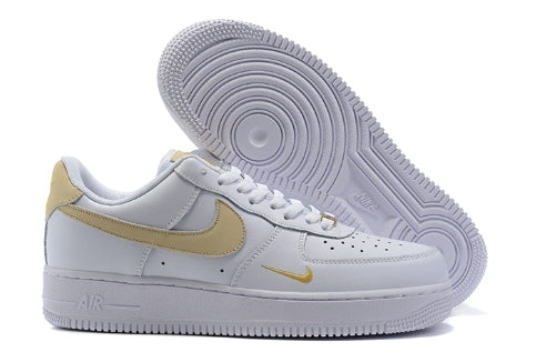 Premièrement : Les baskets Nike Air Force 1 femme sont bien plus qu’une simple paire de baskets – elles incarnent un style légendaire, un confort exceptionnel et une polyvalence inégalée.