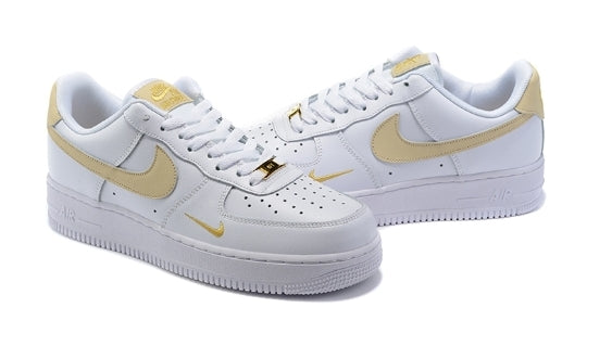 Premièrement : Les baskets Nike Air Force 1 femme sont bien plus qu’une simple paire de baskets – elles incarnent un style légendaire, un confort exceptionnel et une polyvalence inégalée.