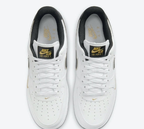 Premièrement : Les baskets Nike Air Force 1 Low femme incarnent l’alliance parfaite entre style intemporel et innovation technique.