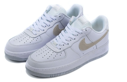 Premièrement : Les baskets Nike Air Force 1 femme sont bien plus qu’une simple paire de baskets – elles incarnent un style légendaire, un confort exceptionnel et une polyvalence inégalée.