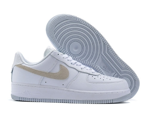 Premièrement : Les baskets Nike Air Force 1 femme sont bien plus qu’une simple paire de baskets – elles incarnent un style légendaire, un confort exceptionnel et une polyvalence inégalée.