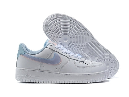Premièrement : Les baskets Nike Air Force 1 femme sont bien plus qu’une simple paire de baskets – elles incarnent un style légendaire, un confort exceptionnel et une polyvalence inégalée.