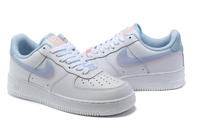 Premièrement : Les baskets Nike Air Force 1 femme sont bien plus qu’une simple paire de baskets – elles incarnent un style légendaire, un confort exceptionnel et une polyvalence inégalée.