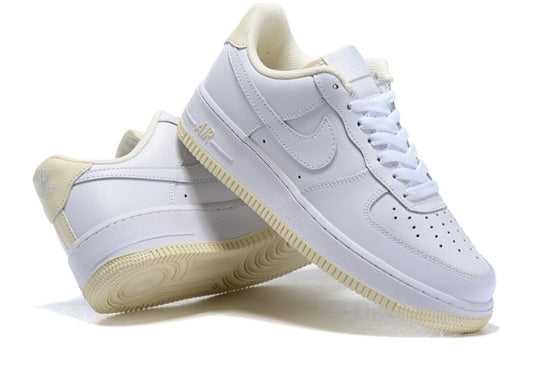 Premièrement : Les baskets Nike Air Force 1 femme sont bien plus qu’une simple paire de baskets – elles incarnent un style légendaire, un confort exceptionnel et une polyvalence inégalée.