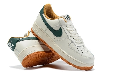 Premièrement : Les baskets Nike Air Force 1 femme sont bien plus qu’une simple paire de baskets – elles incarnent un style légendaire, un confort exceptionnel et une polyvalence inégalée.