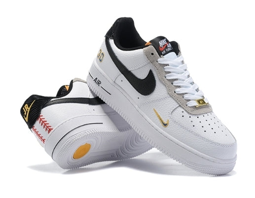 Premièrement : Les baskets Nike Air Force 1 femme sont bien plus qu’une simple paire de baskets – elles incarnent un style légendaire, un confort exceptionnel et une polyvalence inégalée.