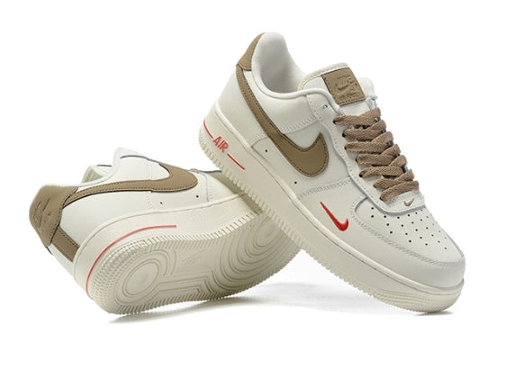 Premièrement : Les baskets Nike Air Force 1 femme sont bien plus qu’une simple paire de baskets – elles incarnent un style légendaire, un confort exceptionnel et une polyvalence inégalée.