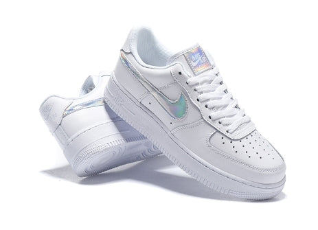 Premièrement : Les baskets Nike Air Force 1 femme sont bien plus qu’une simple paire de baskets – elles incarnent un style légendaire, un confort exceptionnel et une polyvalence inégalée.