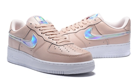 Premièrement : Les baskets Nike Air Force 1 femme sont bien plus qu’une simple paire de baskets – elles incarnent un style légendaire, un confort exceptionnel et une polyvalence inégalée.