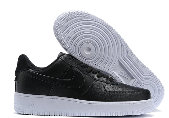 Premièrement : Les baskets Nike Air Force 1 femme sont bien plus qu’une simple paire de baskets – elles incarnent un style légendaire, un confort exceptionnel et une polyvalence inégalée.